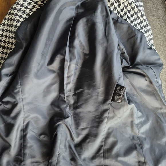 Tahari Houndstooth Blazer in Black and White - Picture 10 of 10